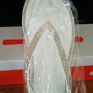 H2K sandals size 8, white